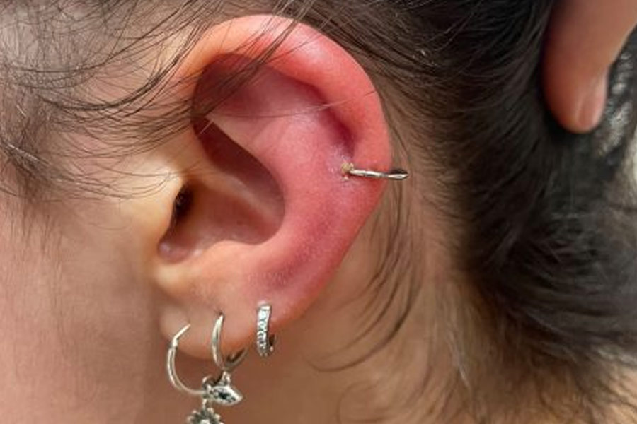 a highly detailed, scientifically accurate digital illustration of a hypoallergenic metal, showing its atomic structure, chemical composition, and physical properties. The image should be rendered with a crisp, photorealistic style using advanced lighting and materials to convey the intricate details of the metal's molecular structure. The overall composition should have a clean, minimalist aesthetic with a serene, clinical atmosphere to emphasize the metal's safety and suitability for medical applications like earrings. The focus should be on the material itself, without any distracting backgrounds or contextual elements.